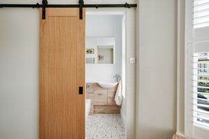Ensuite- click for photo gallery